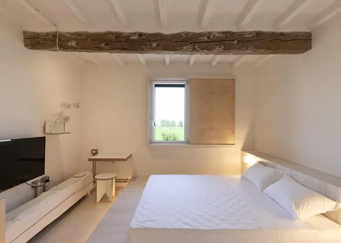 La Pervinca - Ospitalita, Natura, Cura 4* Guastalla